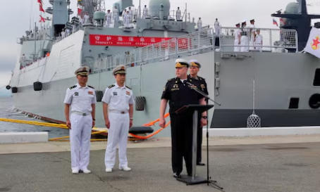 რუსეთის და ჩინეთის საზღვაო ძალები იაპონიის ზღვაში ერთობლივი დაგეგმილი წვრთნების ფარგლებში არტილერიულ და წყალქვეშა ნავების საწინააღმდეგო წვრთნებს ატარებენ