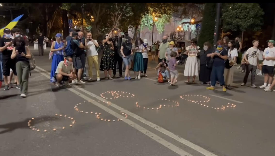 პარლამენტთან საპროტესტო აქცია მიმდინარეობს - მოქალაქეებმა რუსთაველის გამზირი გადაკეტეს