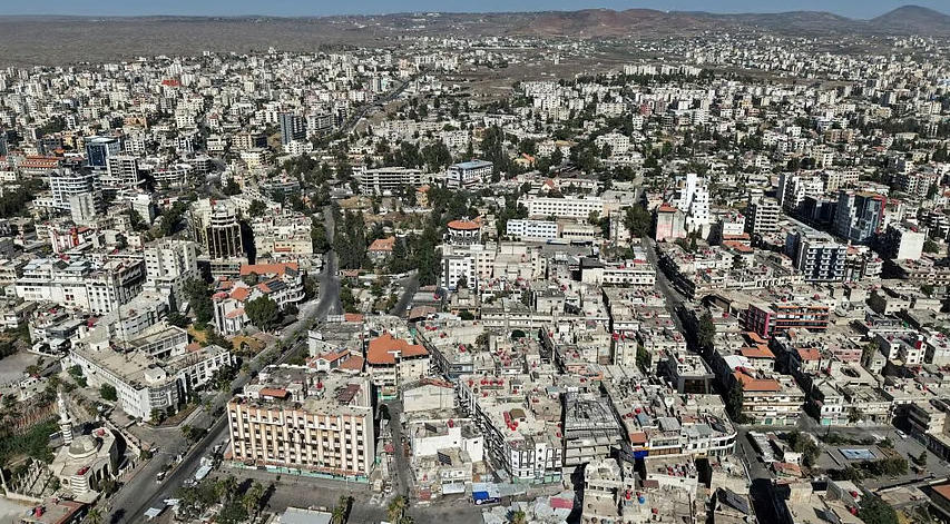 სირიის ქალაქ სვეიდაში შეიარაღებული დაჯგუფებები თავს დაესხნენ უსაფრთხოების ძალების პერსონალს, რის შედეგადაც ერთი ადამიანი დაიღუპა