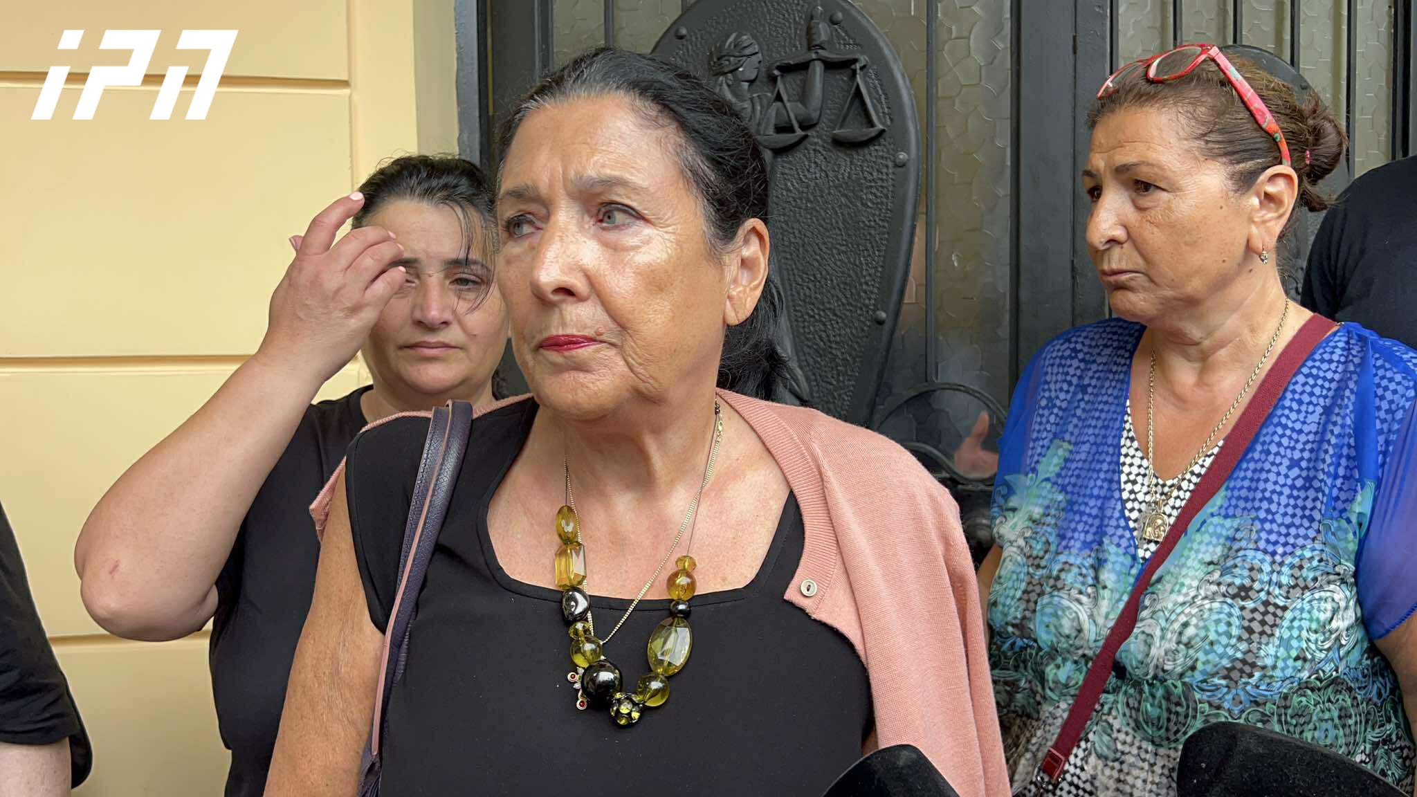 მზია ამაღლობელის პროცესზე დასასწრებად, ბათუმის საქალაქო სასამართლოში სალომე ზურაბიშვილი მივიდა