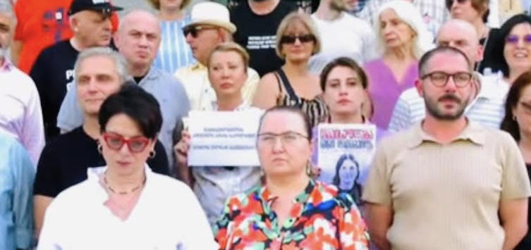 პროფესორ-მასწავლებლები და ექიმები - ვდგავართ ნინო დათაშვილის გვერდით - გვახსოვს საბჭოთა წარსული, გვახსოვს, როგორ აცხადებდნენ მოაზროვნეებს ფსიქიკურად დაავადებულებად, როცა ვეღარ აკონტროლებდნენ სიმართლეს