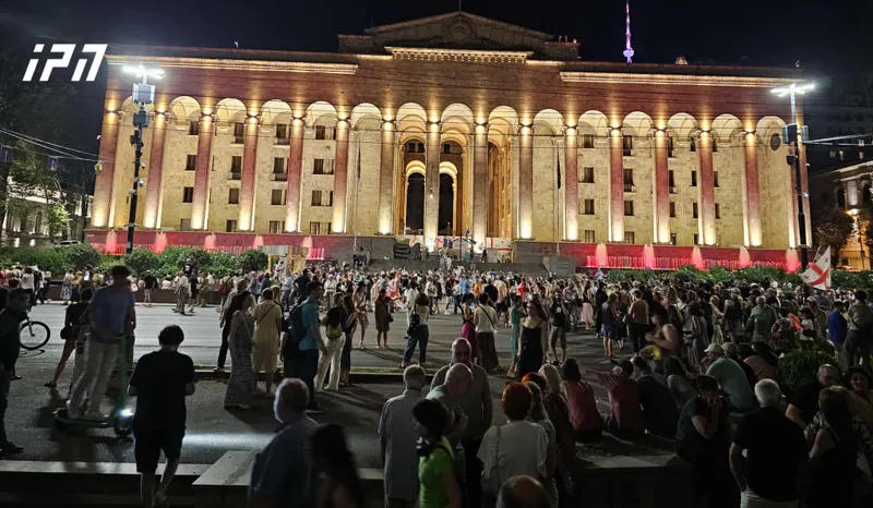 A protest is taking place in front of the Parliament: those gathered on Rustaveli Avenue were joined by the march participants, chanting the slogan: “Freedom for Mzia, freedom for political prisoners!