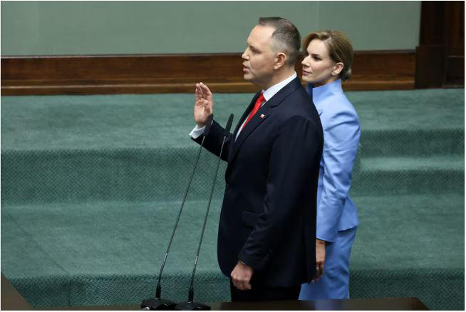 კაროლ ნავროცკიმ პოლონეთის პრეზიდენტის თანამდებობა ოფიციალურად დაიკავა