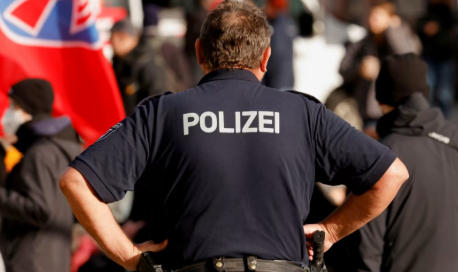 გერმანიაში, ულტრამემარჯვენე Reichsbuerger-თან კავშირის ბრალდებით, სამი მამაკაცი დააკავეს, რომლებსაც ტერორისტული ორგანიზაციის წევრობასა და სახელმწიფო ღალატის დაგეგმვაში ედებათ ბრალი
