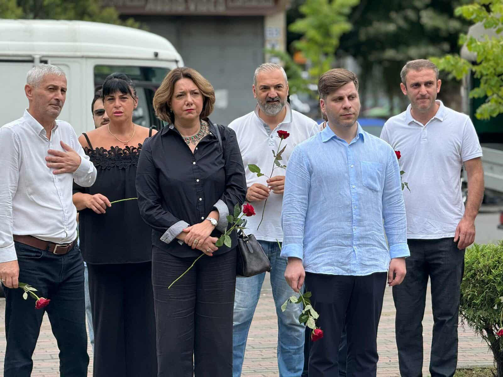 სალომე სამადაშვილმა აჭარაში ადგილობრივი ორგანიზაციის წევრებთან ერთად აგვისტოს ომის გმირების მემორიალი ყვავილებით შეამკო და მათ ხსოვნას პატივი მიაგო