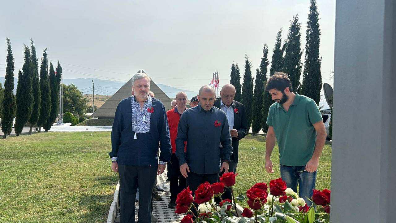 ლევან ხაბეიშვილი აგვისტოს ომზე - 17 წლის თავზე გვაქვს უკომპრომისო ბრძოლა რეალურ რუსულ ხელისუფლებასთან  - ამ ბიჭების ხსოვნის პატივსაცემად, ამ ბიჭების სულებისათვის ვალდებული ვართ, გამარჯვებამდე ვიბრძოლოთ!