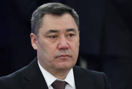 Reuters - უფლებადამცველი ჯგუფების კრიტიკის მიუხედავად, ყირგიზეთის პრეზიდენტმა მედიის შესახებ კანონი დაამტკიცა