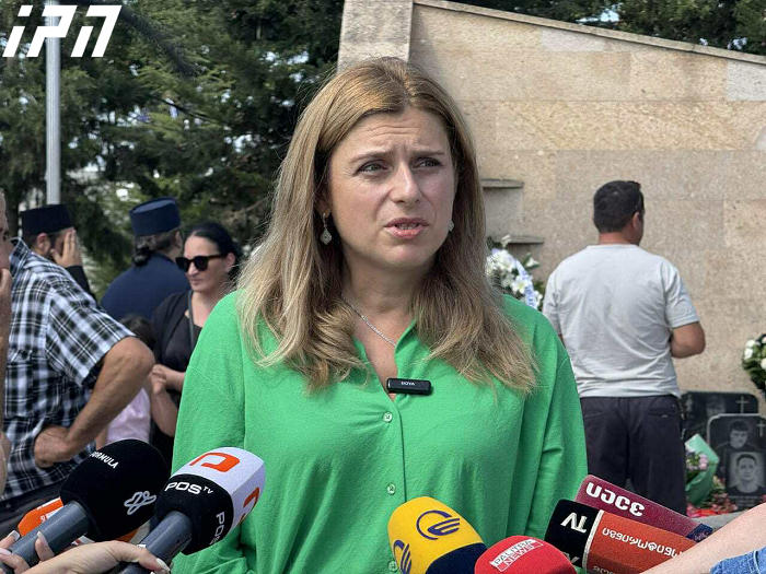თეონა აქუბარდია - ეს არის დღე, როდესაც ყველანი უნდა ვიყოთ ერთიანები და დღე, როდესაც ყველა უნდა ვსაუბრობდეთ, როგორ გავამთლიანოთ ქვეყანა მშვიდობიანი გზით და არ ვსაუბრობდეთ იმაზე, თუ ვინ დაიწყო ომი