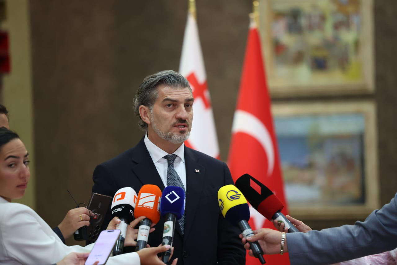 მიხეილ ყაველაშვილი - თუ ქვეყნის ეროვნულ ღირებულებებსა და ინტერესებს ბოლომდე არ დავიცავთ, დავკარგავთ ყველაფერს, რადგანაც თანამედროვე საქართველოს ერთგვარი ქვაკუთხედი, სწორედ ის პრინციპებია, რომელიც კონსტიტუციაშია ასახული