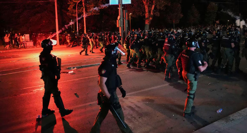 სერბეთში მმართველი პარტიის მხარდამჭერებსა და ანტისამთავრობო აქციის მონაწილეებს შორის დაპირისპირება მოხდა