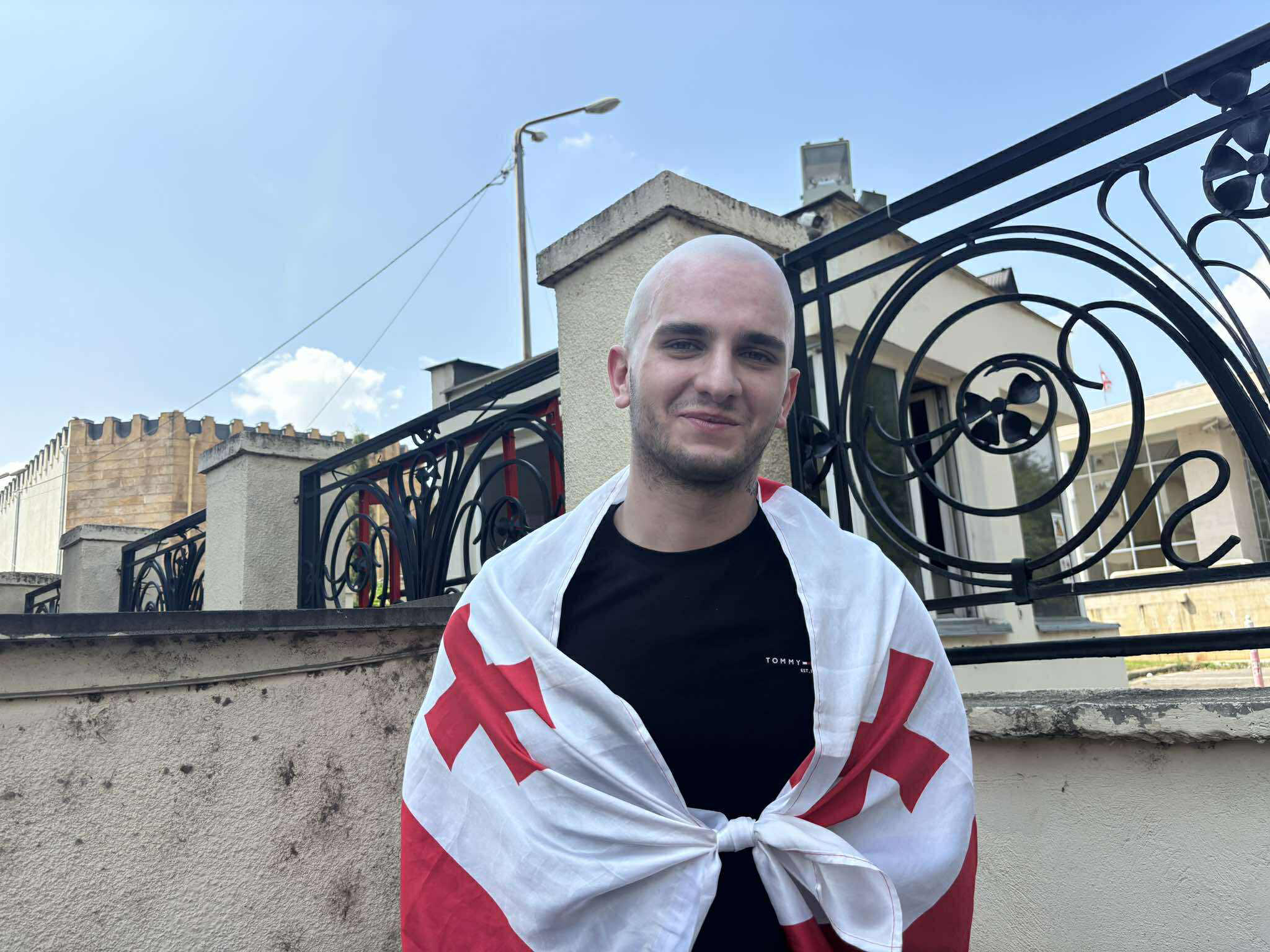 თედო აბრამოვის დედა - სისტემის ყველა პატიმარი დროულად გათავისუფლებულიყოს, ყველა დედას ვუსურვებ იმ აფექტში ყოფნას, რასაც მე განვიცდი, მალე ჩაეხუტებინოთ თავიანთი შვილები - ვუსურვებ მათ, სიმართლე აღდგეს