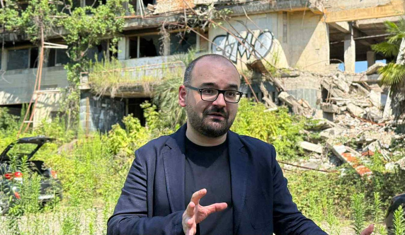 გრიგოლ გეგელია - 10 წლის წინ „ქართულმა ოცნებამ“ დაპირება გასცა, რომ წყალტუბოში 5-ვარსკვლავიან სასტუმროს გააკეთებდნენ, თუმცა აქ კვლავაც „ქოცური“ ნანგრევებია - ეს არის სახე იმ შულერობის, არაკომპეტენტურობის და ანტიქართულებისა, რომელსაც „ქართული ოცნება“ განასახიერებს