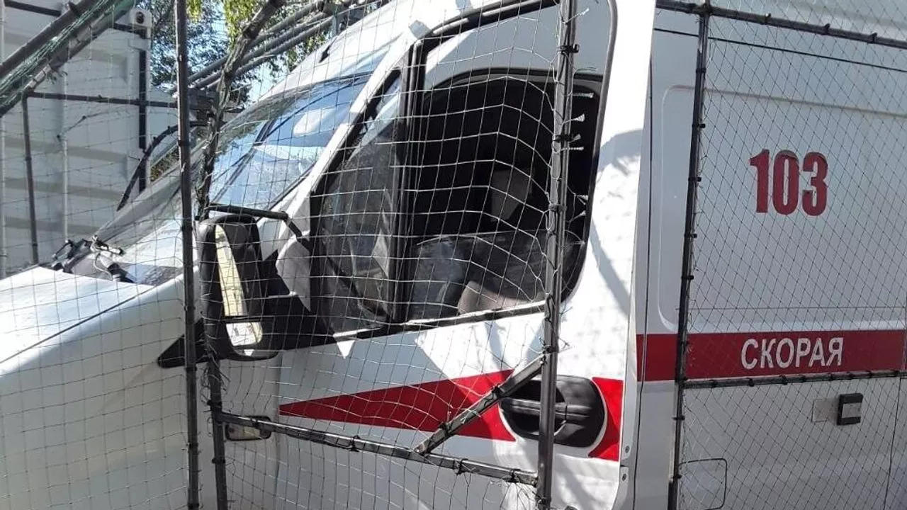 რუსული მხარის ინფორმაციით, კურსკში, უკრაინული დრონით განხორციელებული თავდასხმის შედეგად, ერთი ადამიანი დაიღუპა და 10 დაშავდა