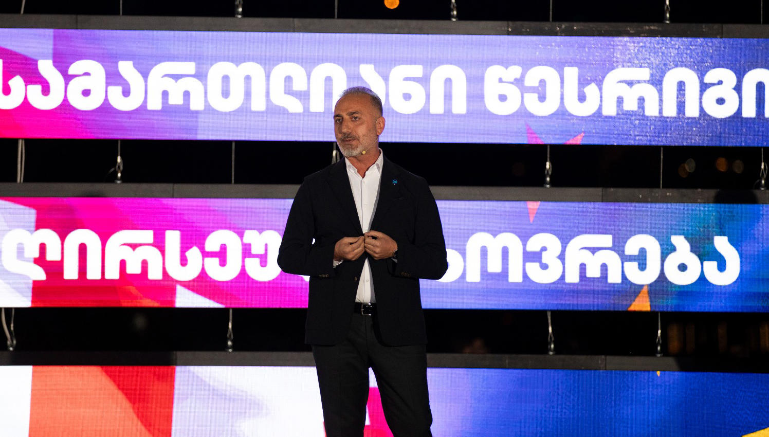 გიორგი შარაშიძე - კარგად გვესმის, რომ უთანასწორო ბრძოლაში ვერთვებით, მაგრამ გვესმის ისიც, რომ ბოროტებას ბოროტებით არ უნდა ვუპასუხოთ და „ოცნების“ მოძალადე რეჟიმი მშვიდობიანი, მაგრამ მწვავე პოლიტიკური წინააღმდეგობით უნდა დავამარცხოთ