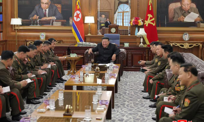 კიმ ჩენ ინმა, ჩრდილოეთ კორეელი ჯარისკაცები, რომლებიც უკრაინის წინააღმდეგ ომში რუსეთის მხარეს იბრძვიან, შეაქო და მათ „გმირები“ უწოდა