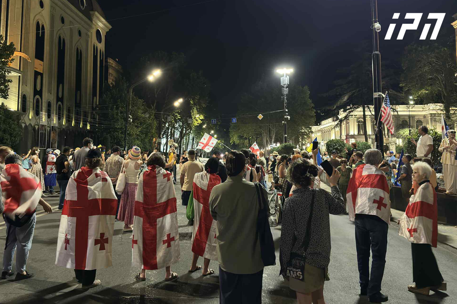 რუსთაველის გამზირზე საპროტესტო აქცია მიმდინარეობს - მოქალაქეებმა საავტომობილო გზა გადაკეტეს