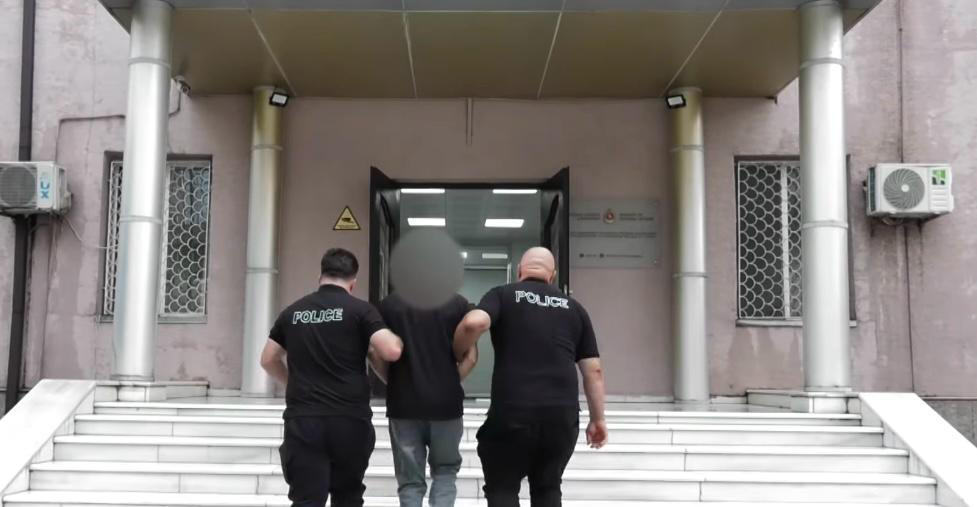 შსს - პოლიციამ დააკავა პირი, რომელიც მეუღლეს სისტემატურად აყენებდა სიტყვიერ და ფიზიკურ შეურაცხყოფას - ბრალდებულმა სხვადასხვა დროს ფიზიკური შეურაცხყოფა მიაყენა შვილებსაც