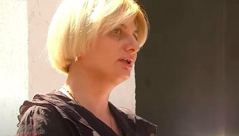 ქმრის მკვლელობისთვის დაკავებული ქალის ადვოკატი - ჩემი დაცვის ქვეშ მყოფი იხსენებს, რომ ქმარმა მის თვალწინ დაირტყა დანა - ჩემი დასწრების გარეშეა გამოკითხული, ფსიქოლოგიური ზეწოლის შედეგად აღიარა მკვლელობა