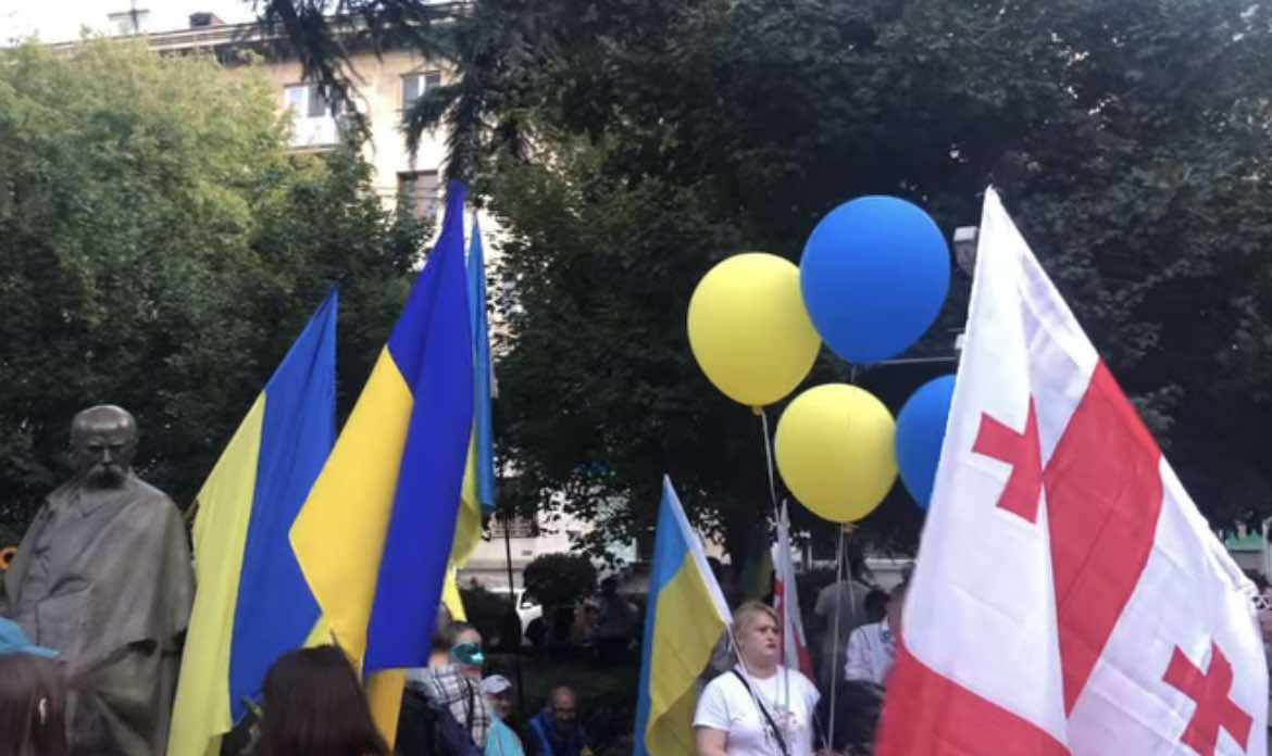 უკრაინის დამოუკიდებლობის დღესთან დაკავშირებით თბილისში სოლიდარობის აქცია მიმდინარეობს