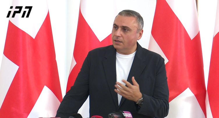 დავით მათიკაშვილი - საზოგადოება თვალს ადევნებს სრულიად უსუსურ, პოლიტიკურად ყოველგვარი ენერგიისგან დაცლილ რადიკალების მცირე ჯგუფს, რომელიც იმუქრება