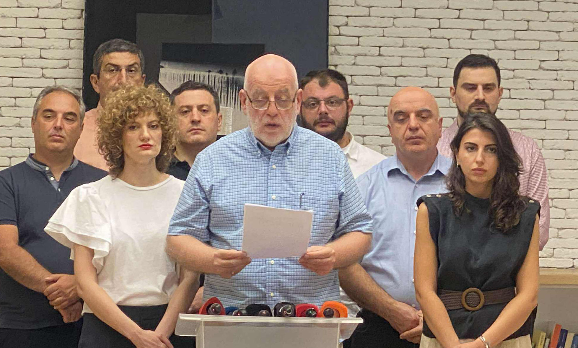 Non-governmental organizations: The government bears full responsibility for any negative decision regarding visa-free travel