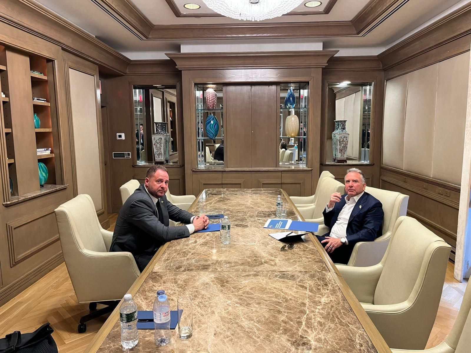 ანდრეი ერმაკი სტივ უიტკოფს შეხვდა