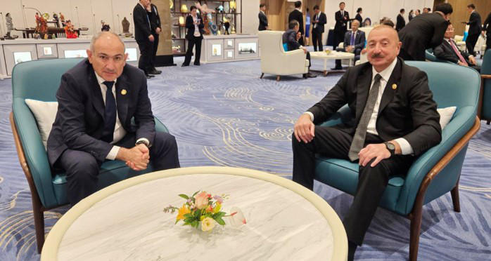 ილჰამ ალიევმა და ნიკოლ ფაშინიანმა, შანხაის თანამშრომლობის ორგანიზაციის სამიტის ფარგლებში, შეხვედრა გამართეს