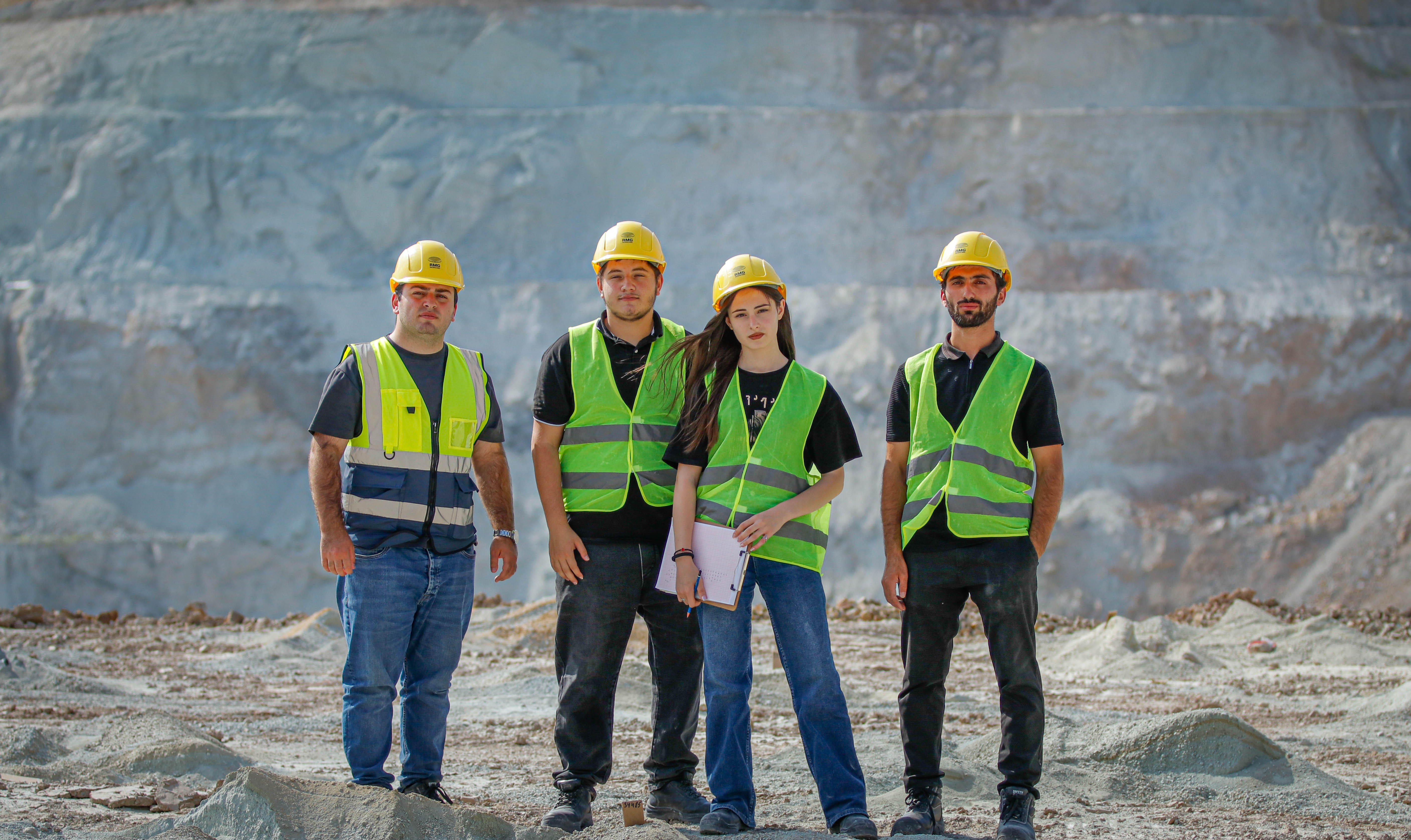 „არემჯის“ სტუდენტური მხარდაჭერის პროგრამის, საზაფხულო სკოლის ფარგლებში, სტუდენტებმა აგვისტოში ერთთვიანი ანაზღაურებადი სტაჟირება გაიარეს