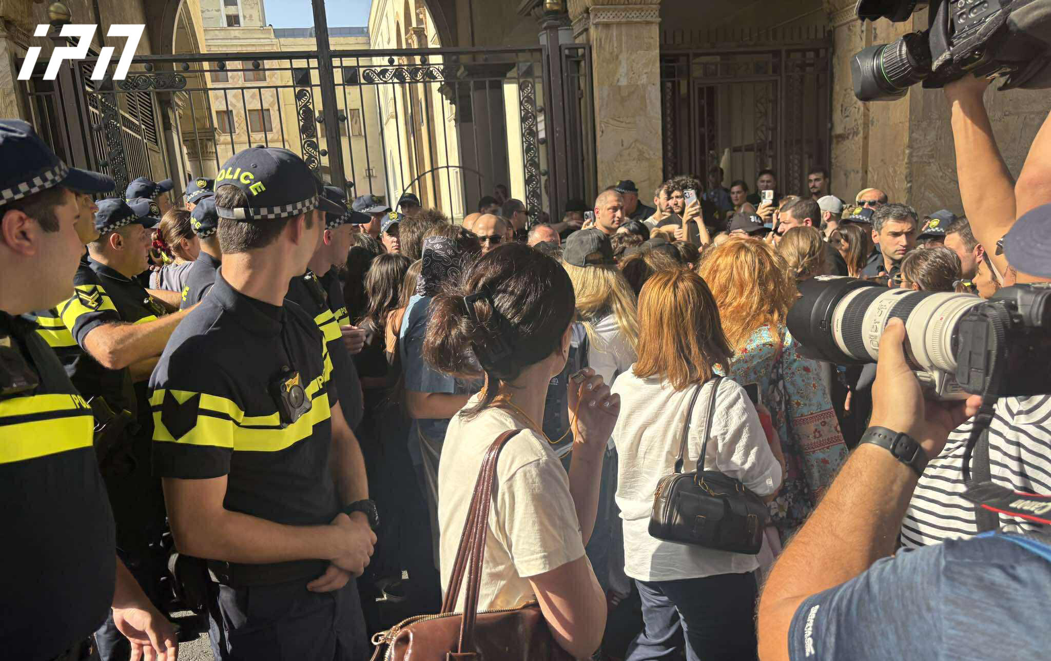 Georgian Dream MPs leave parliament building amid chants from protesters