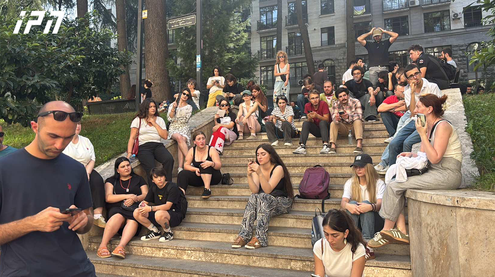 „წულუკიანი მონა“, „კობახიძე მონა“, „თავისუფლება რეჟიმის ტყვეებს“ - ამ შეძახილებით საქართველოს პარლამენტთან აქცია მიმდინარეობს