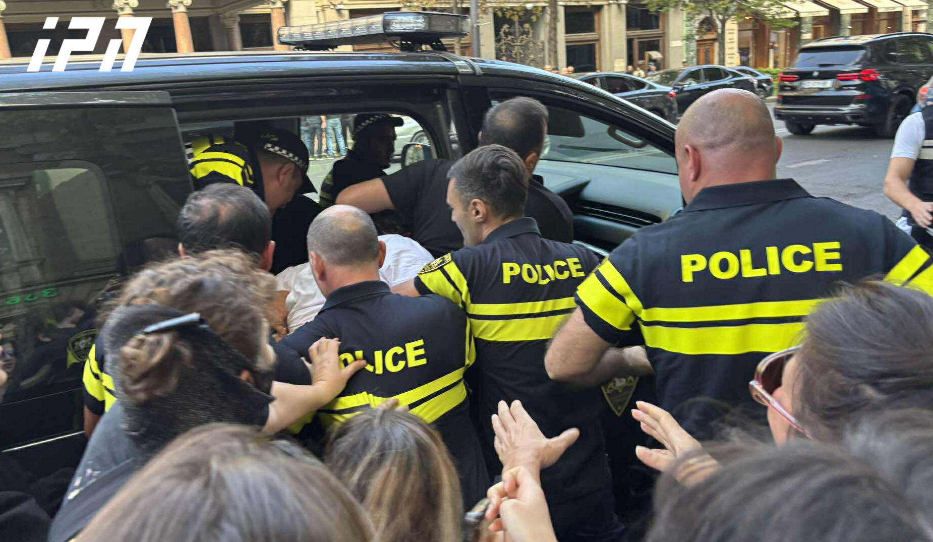 შსს-ს ინფორმაციით, რუსთაველის გამზირზე მიმდინარე საპროტესტო აქციაზე ადმინისტრაციული წესით 16 პირია დაკავებული