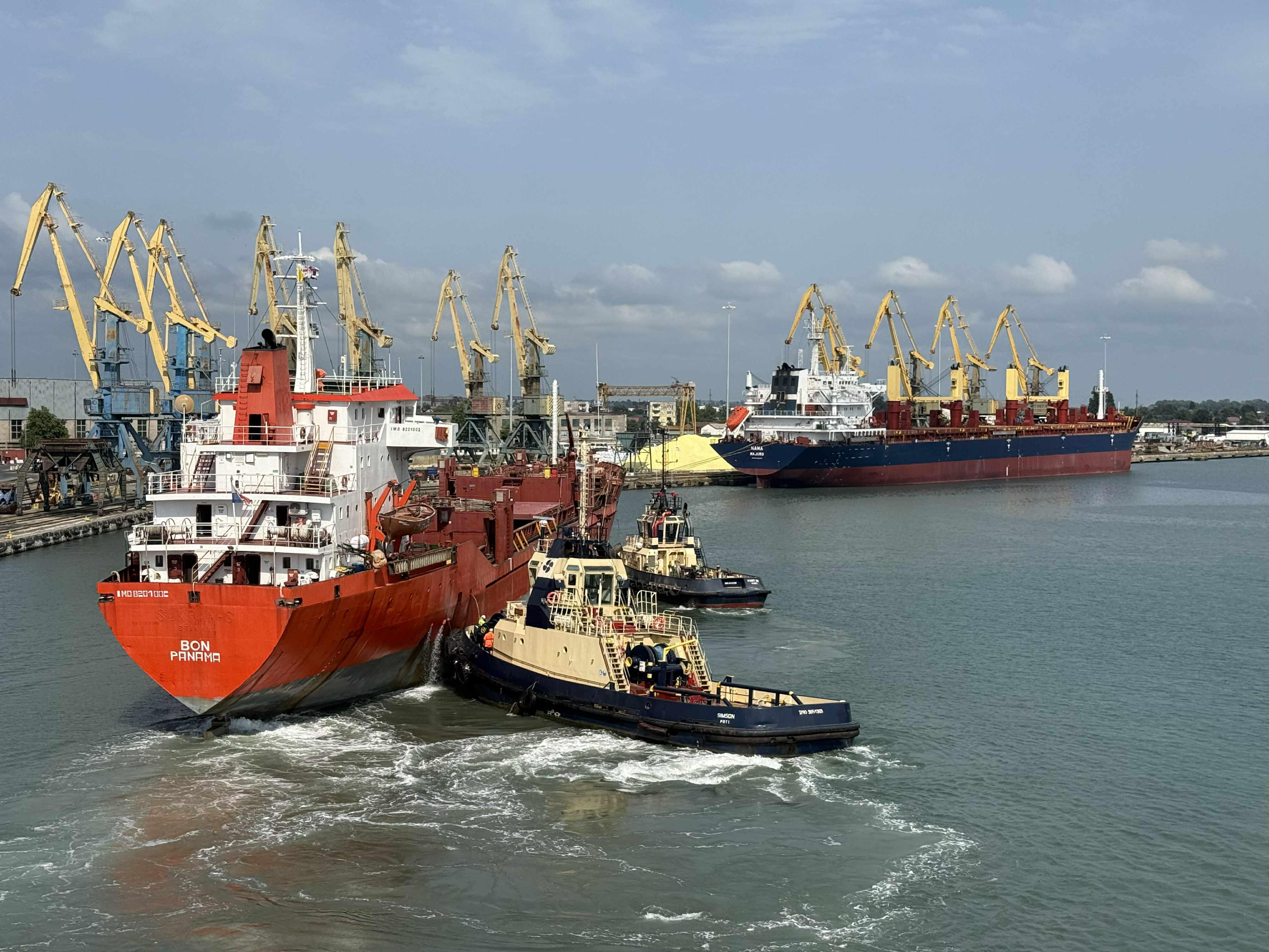 2025 წლის 8 თვეში „ეიპიემ ტერმინალს ფოთმა“ 432 216 TEU კონტეინერი დაამუშავა, რაც 2024 წლის იგივე პერიოდთან შედარებით 18%-ით მაღალი მაჩვენებელია