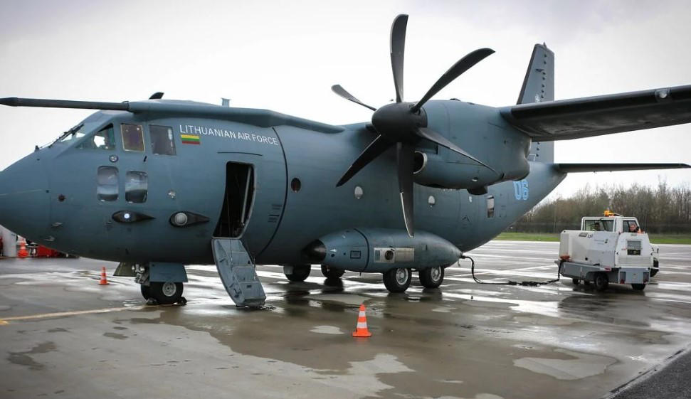 მედია - თვითმფრინავმა, რომლის ბორტზეც ლიეტუვის პრეზიდენტი, გიტანას ნაუსედა იმყოფებოდა, საჰაერო სივრცეში დრონის შესახებ ინფორმაციის გამო, გარკვეული დროის განმავლობაში ვილნიუსის აეროპორტში დაშვება ვერ მოახერხა