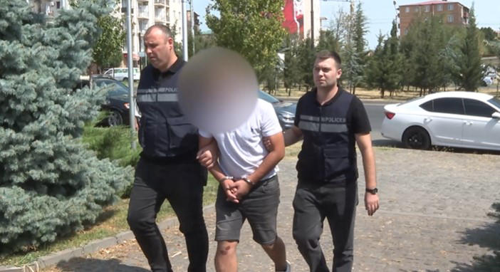 შსს-ს ინფორმაციით, დააკავეს ორი პირი, რომლებიც გაზგასამართ სადგურზე მომუშავე ოპერატორს ცივი იარაღით თავს დაესხნენ და სიცოცხლის მოსპობის მუქარით მოსთხოვეს თანხა