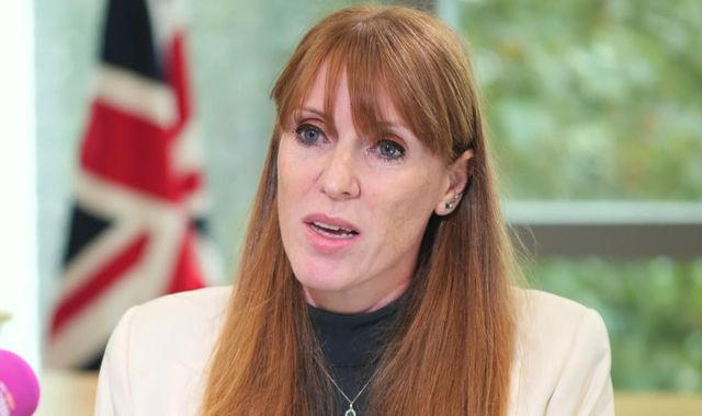 BBC - დიდი ბრიტანეთის ვიცე-პრემიერი ანჯელა რეინერი ბინის შეძენის შემდეგ ქონების საკმარისი გადასახადის გადაუხდელობის გამო თანამდებობიდან გადადგა