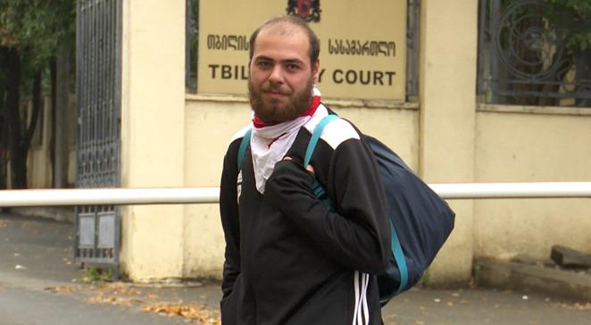 რუსთაველის გამზირზე ადმინისტრაციული წესით დაკავებულ აქტივისტს, ლაშა დგებუაძე 5 000-ლარიანი ჯარიმა დაეკისრა