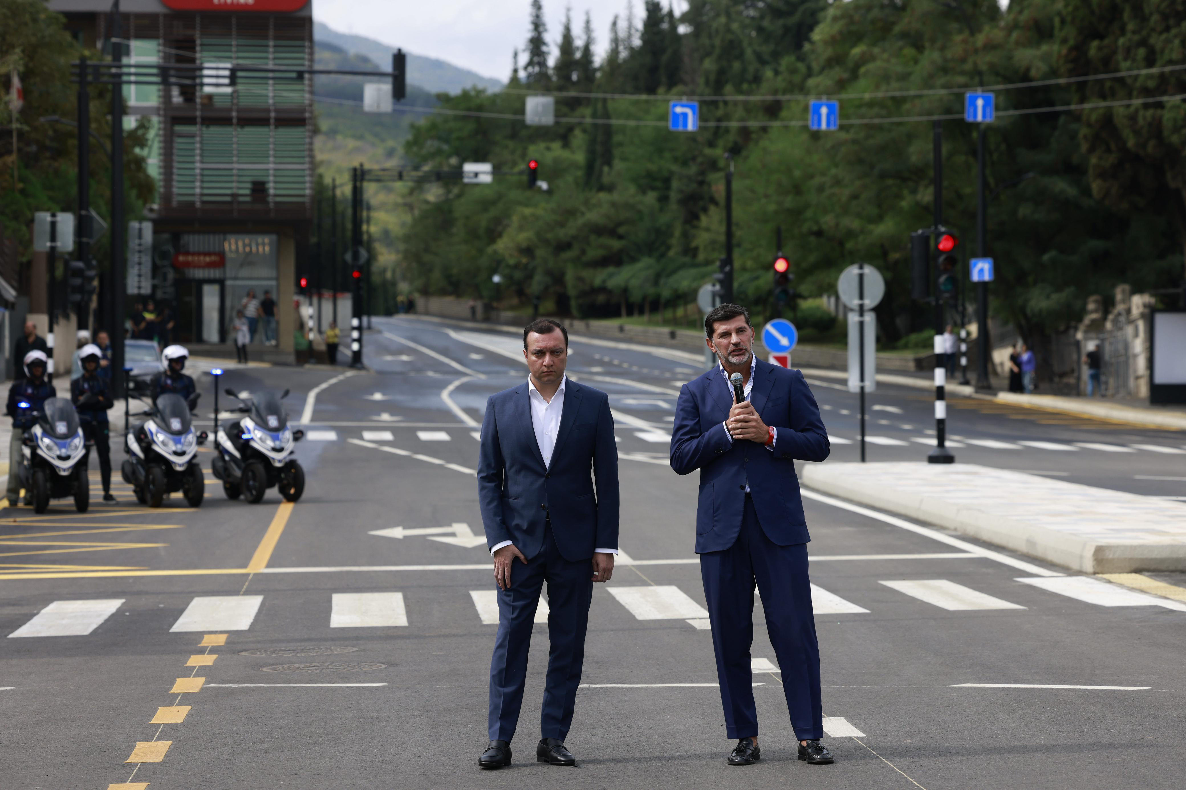 ვაკეში გიორგი წერეთლისა და ქაქუცა ჩოლოყაშვილის რეაბილიტირებული ქუჩები გაიხსნა