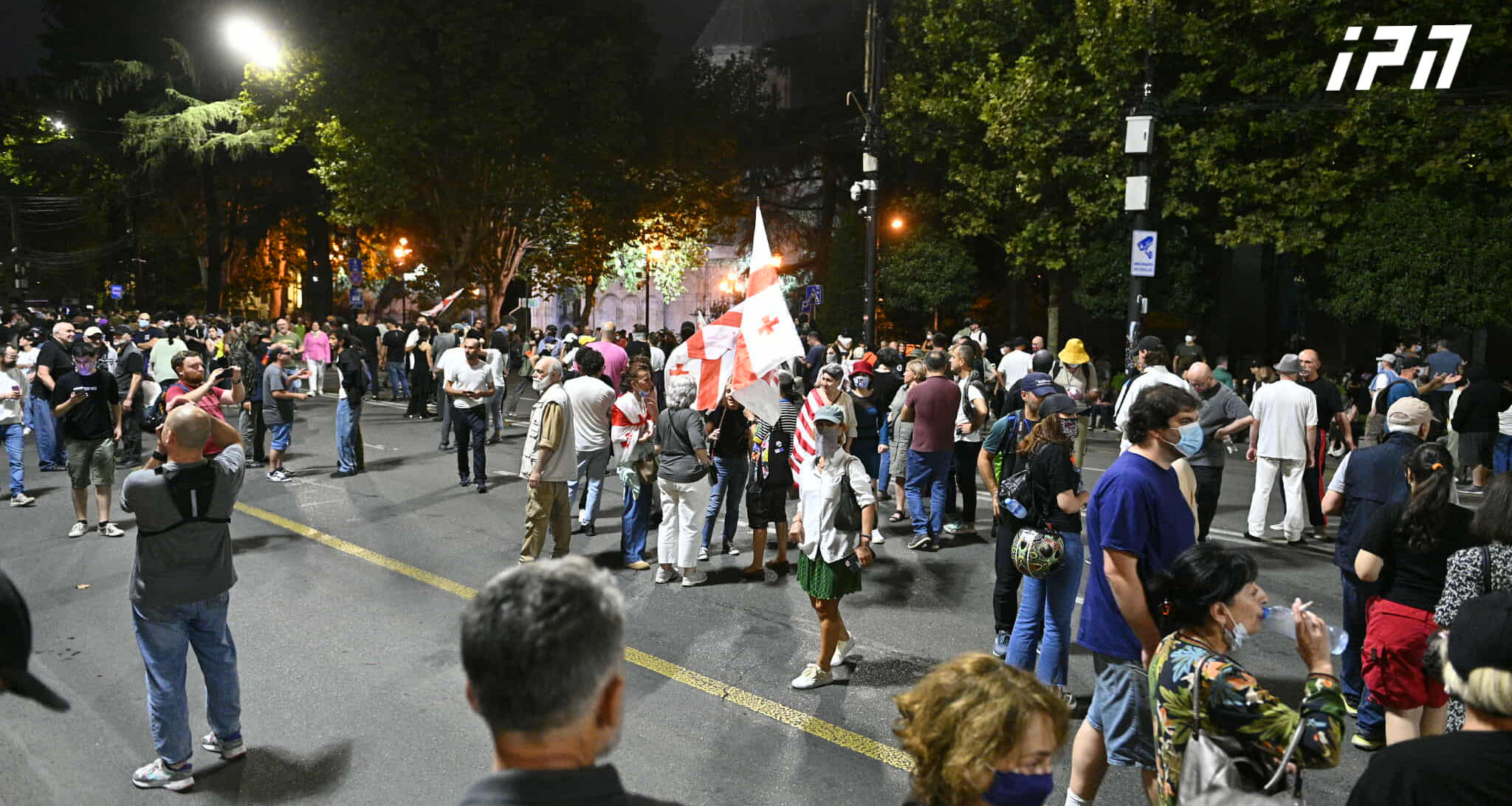 აქციის მონაწილეები მელიქიშვილიდან რუსთაველის გამზირისკენ მიემართებიან