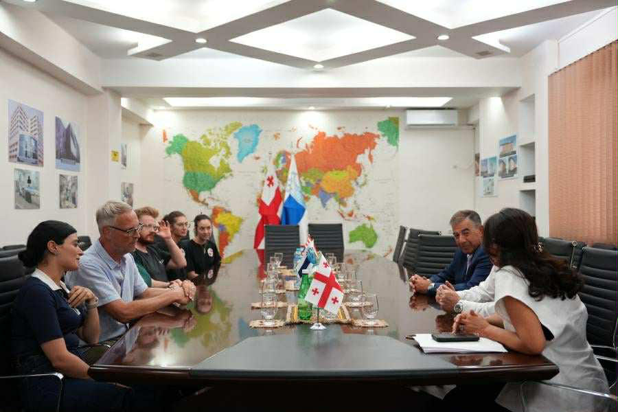 თსსუ-ს ამერიკელი და ბრიტანელი მეცნიერები სტუმრობენ