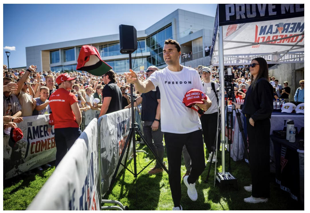 ჩარლი კირკი, რომელსაც ღონისძიებაზე ესროლეს, გარდაიცვალა