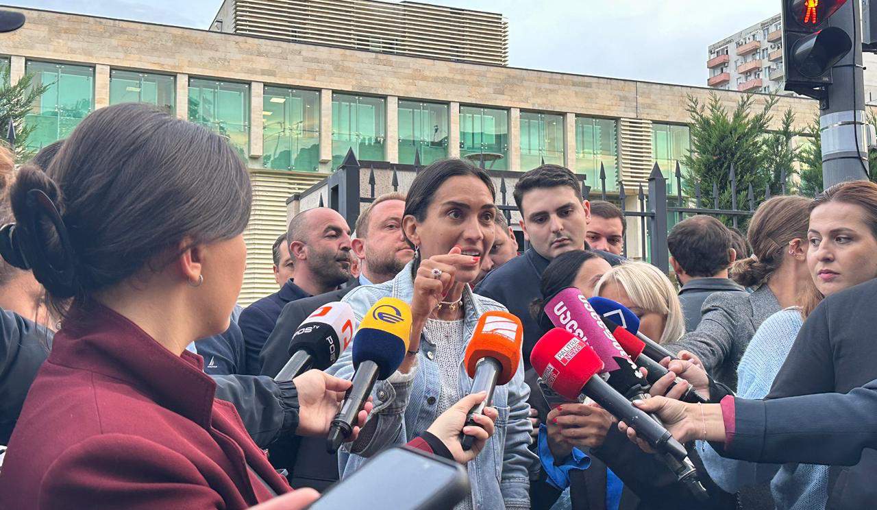 სოფო ჯაფარიძე - ბრძოლა იქნება უკომპრომისო - დღესაც, ხვალაც, ზეგაც უნდა ვიყოთ ქუჩაში, ერთ მუშტად შეკრულები და 4 ოქტომბერს, კულმინაციურ დღეს, გავაფორმებთ გამარჯვებას, რომელსაც ჩვენი ქვეყანა იმსახურებს