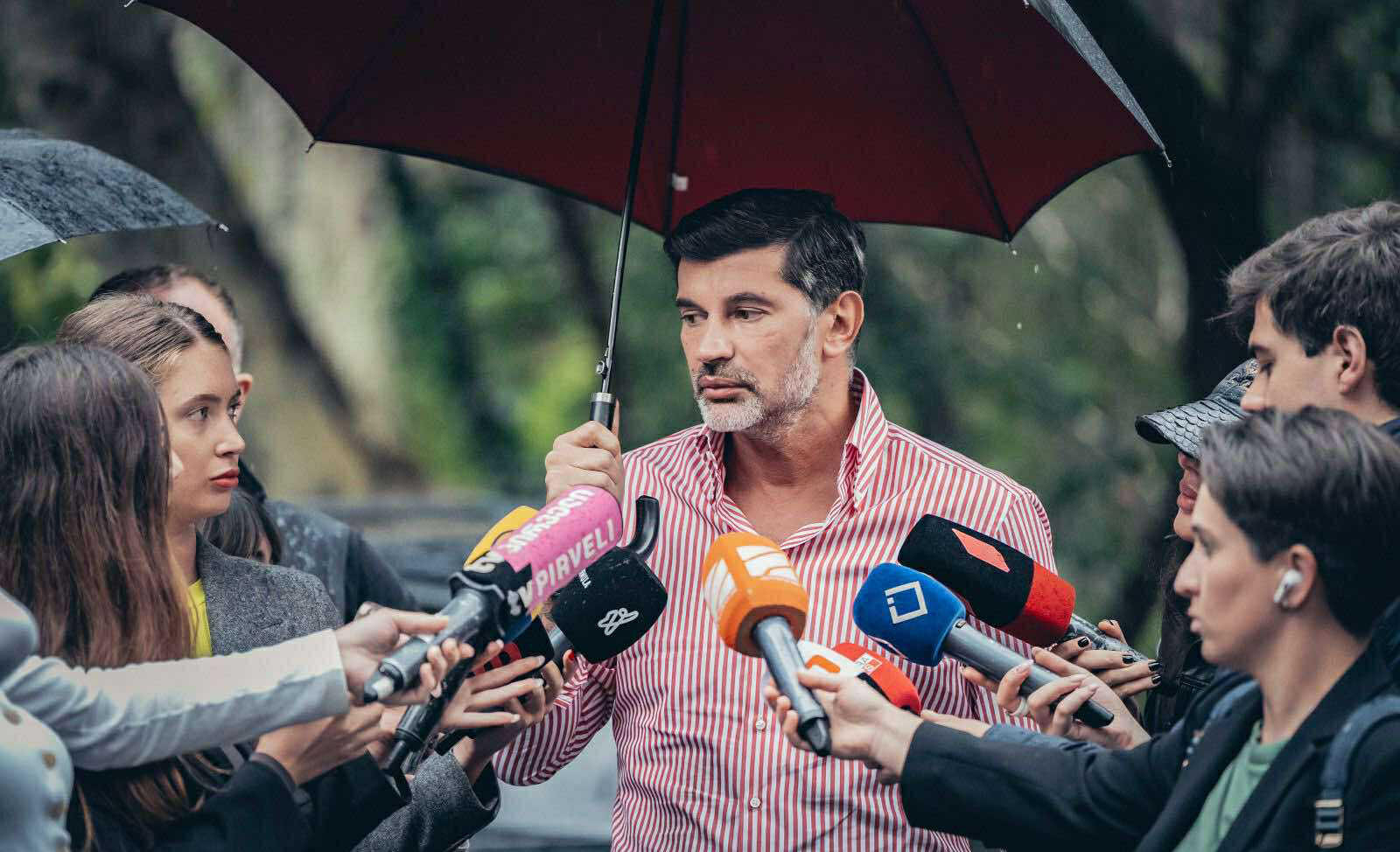 კახა კალაძე - დამხობა, გადატრიალება, ვიღაცის დაწვა და ჩამოხრჩობა, კანონით ისჯება - თუ ვინმეს გონია, ამ ტიპის ფაქტებს რეაგირება არ მოჰყვება, ცდება, ბევრ რამეზე გვაქვს ინფორმაცია, გვაქვს მტკიცებულებები და ფაქტები, დაველოდოთ ყველაფერს