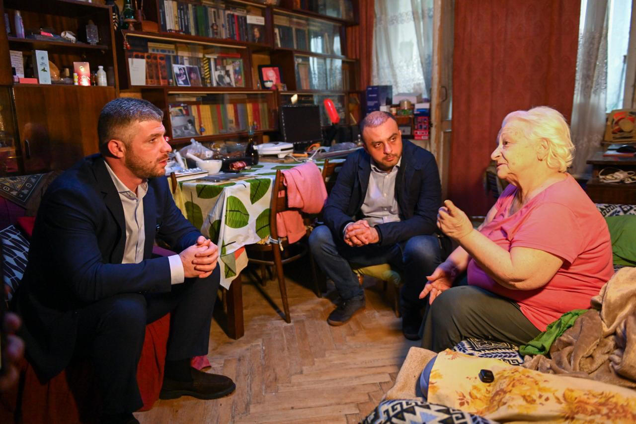 ირაკლი კუპრაძემ ისნის რაიონის მაჟორიტარობის კანდიდატ გიორგი სიორიძესთან ერთად შეხვედრები გამართა