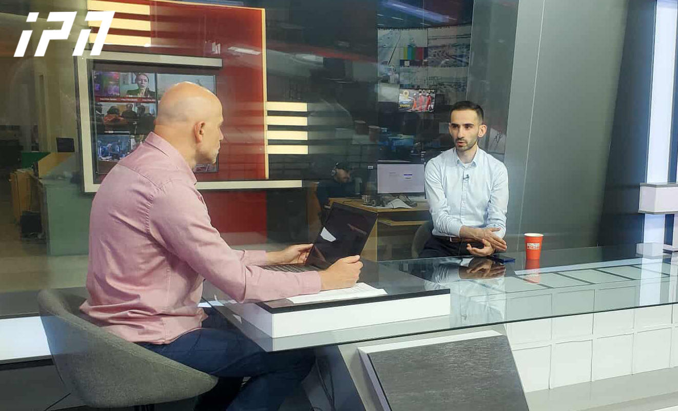 ნიკა სიმონიშვილი - „ქოცური“ ლოგიკით, გდდ-ს თანამშრომლისთვის დარბევის დავალების მიცემა უკანონო არაა, თუმცა თანხის შეთავაზება დანაშაულის არჩადენის გამო, როდესაც გამორჩენის მიზანი არ გაქვს, დანაშაულია - სამართალი დღეს ცალმხრივად მუშაობს