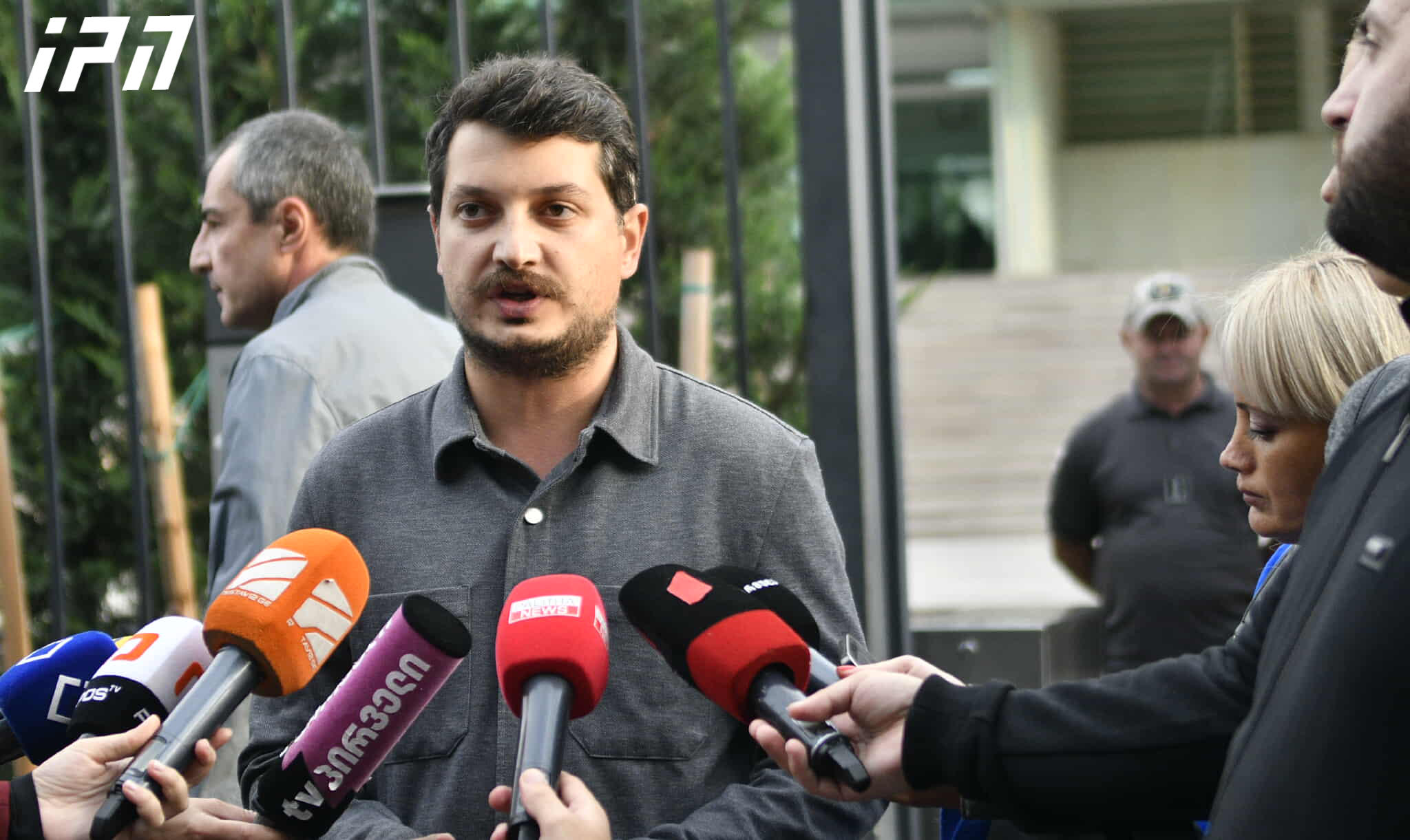 ლევან ხაბეიშვილის ადვოკატები აცხადებენ, რომ უფლებადამცველებს ხაბეიშვილთან არ უშვებენ - ასევე, სახალხო დამცველს მოუწოდებენ, დაკავებული მოინახულოს