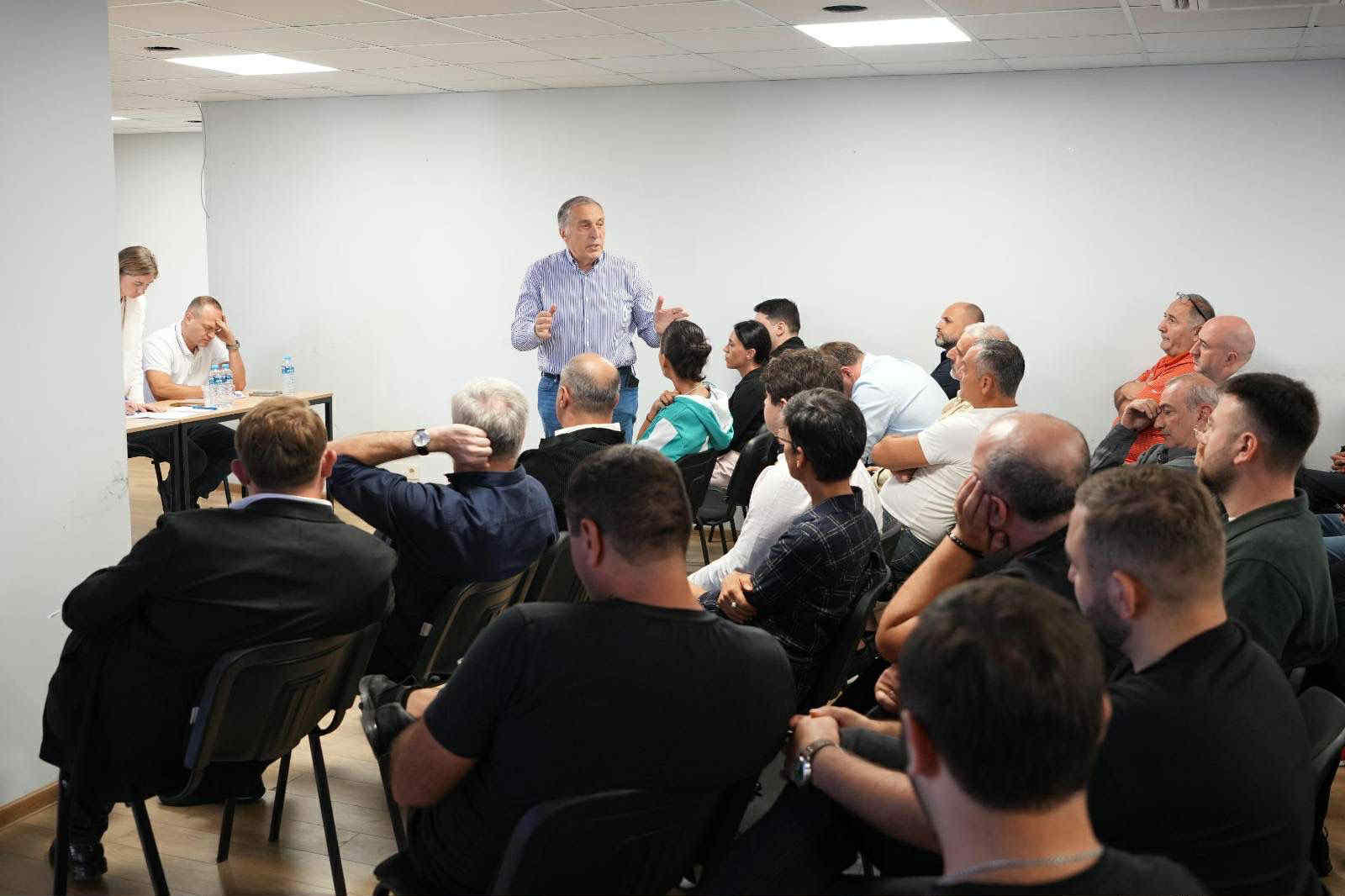 „ნაციონალური მოძრაობა“ პოლიტსაბჭოს სხდომას მართავს - სხდომას პაატა ბურჭულაძეც ესწრება