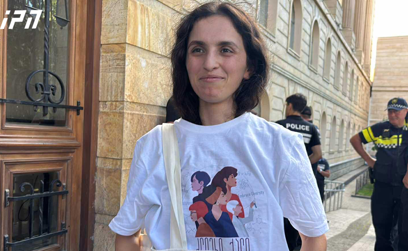 ადვოკატი - პროკურატურა მეგი დიასამიძეს 2 საარჩევნო ბანერის დაზიანებას ედავება, რომელთა ჯამური ღირებულებაც 380 ლარია