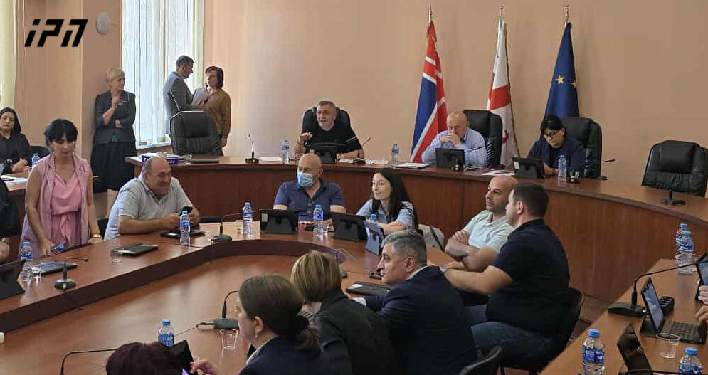 გორის საკრებულოს თავმჯდომარის იმპიჩმენტის საკითხი ჩავარდა