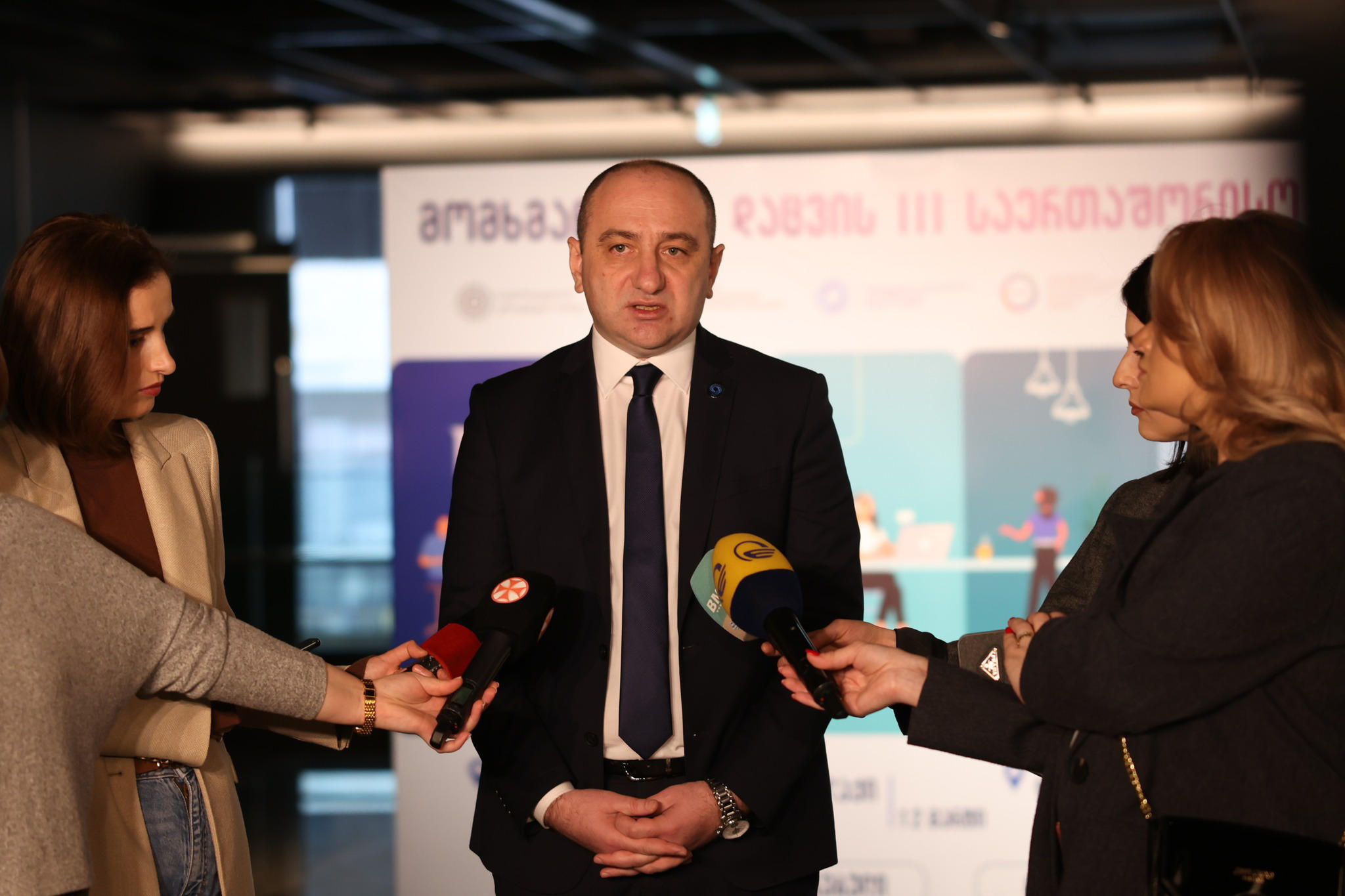 ირაკლი ლექვინაძე - საქართველოში, სადაც სახელმწიფო ენა არის ქართული, მომხმარებელს უფლება აქვს მიიღოს მომსახურება ქართულ ენაზე და მიმწოდებელი კომპანია ვალდებულია, უზრუნველყოს კომუნიკაციის აღნიშნული ფორმა, ეს ეხება კურიერებსაც