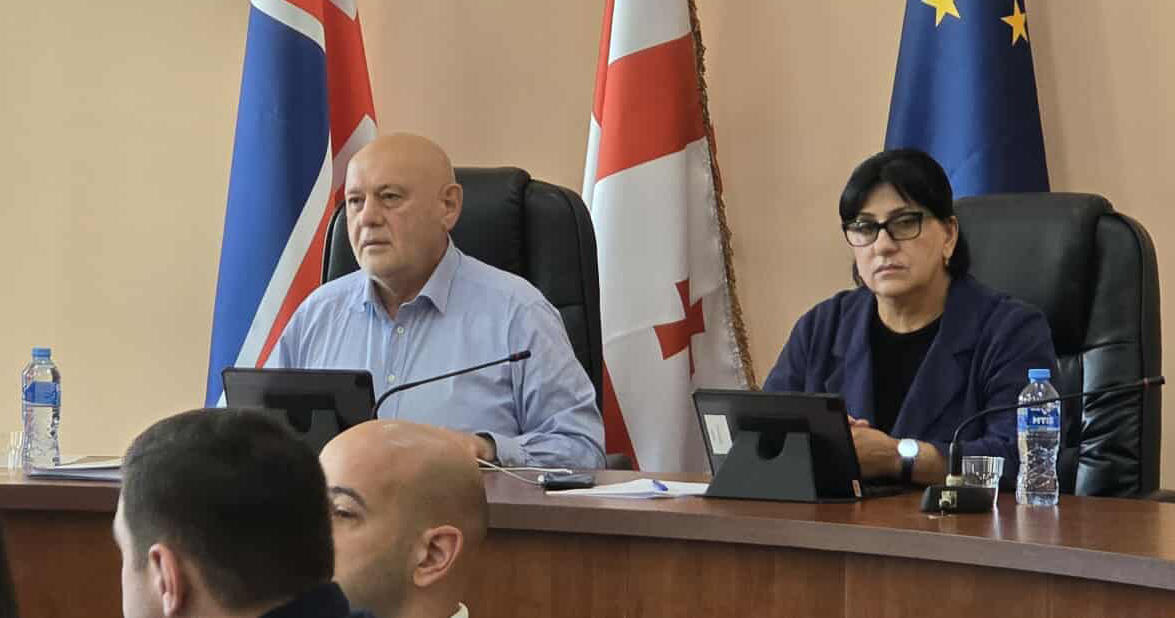 დავით რაზმაძე საკრებულოს ოპოზიციას - არ ვთვლი თავს დამნაშავედ, ქართულ ჯარს ვეთაყვანები, როცა ვახსენე „მიშას ხულიგნები“, ვგულისხმობდი მიშას ხულიგნებს და არა ჯარს - თქვენ ხართ უცხო ქვეყნის აგენტები